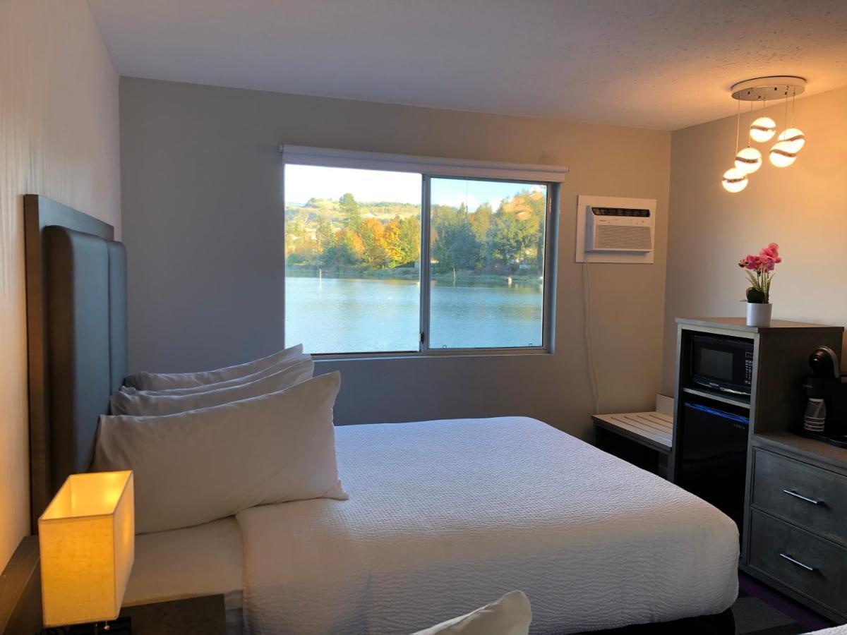 The Spot At Porpoise Bay Motel Sechelt Luaran gambar
